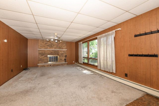 N6924 Oak LANE, Elkhorn, WI 53121