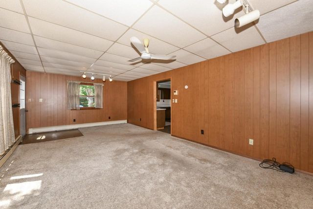 N6924 Oak LANE, Elkhorn, WI 53121