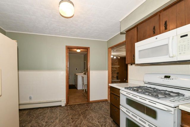 N6924 Oak LANE, Elkhorn, WI 53121