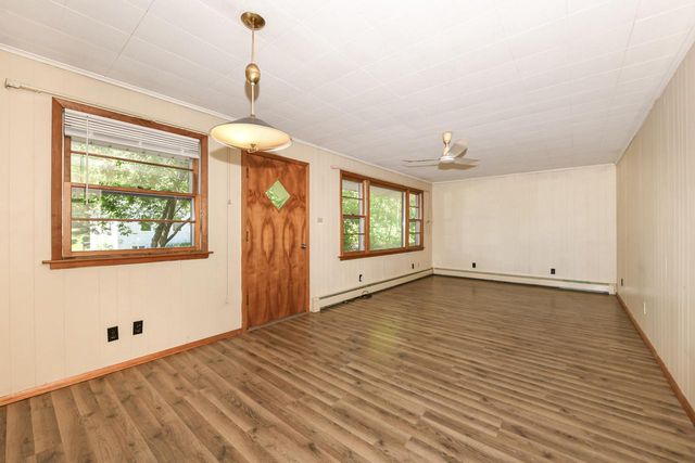 N6924 Oak LANE, Elkhorn, WI 53121