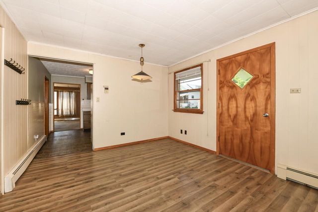 N6924 Oak LANE, Elkhorn, WI 53121