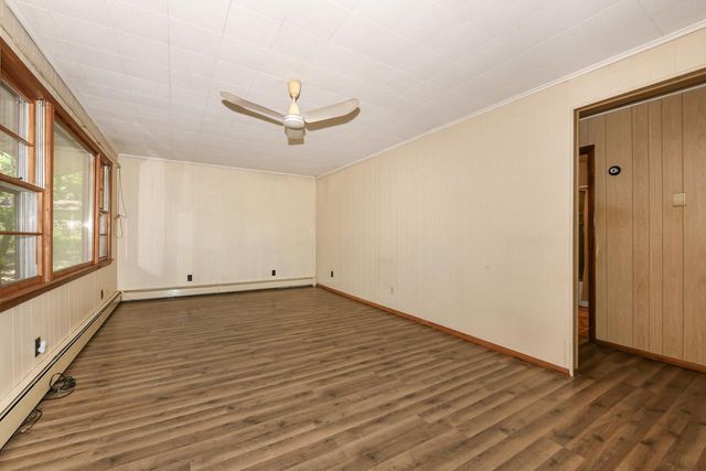 N6924 Oak LANE, Elkhorn, WI 53121