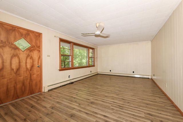 N6924 Oak LANE, Elkhorn, WI 53121