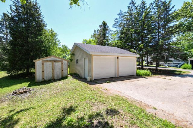 N6924 Oak LANE, Elkhorn, WI 53121