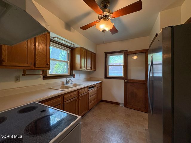 1312 Towers Road, Oregon, OH 43616