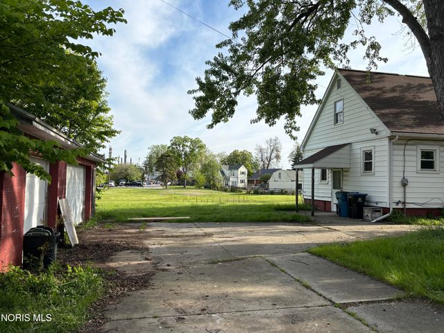 1312 Towers Road, Oregon, OH 43616