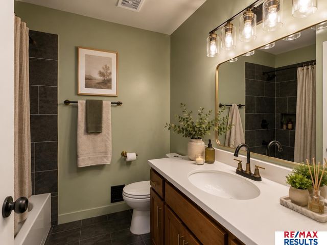 6818 N 51 Street, Omaha, NE 68152