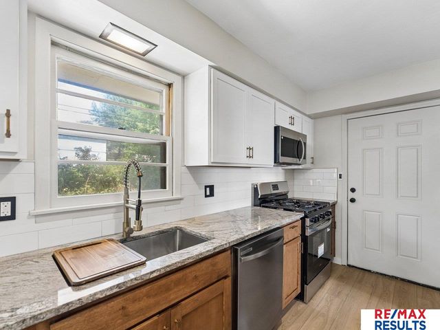 6818 N 51 Street, Omaha, NE 68152