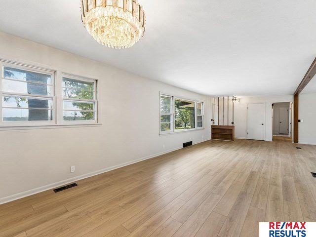 6818 N 51 Street, Omaha, NE 68152