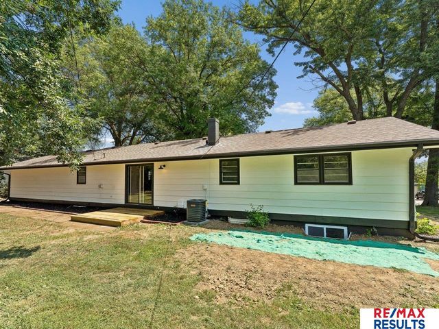 6818 N 51 Street, Omaha, NE 68152