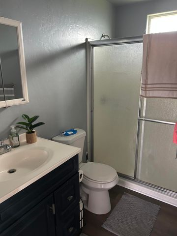 2703 E Goshen Avenue, Visalia, CA 93292