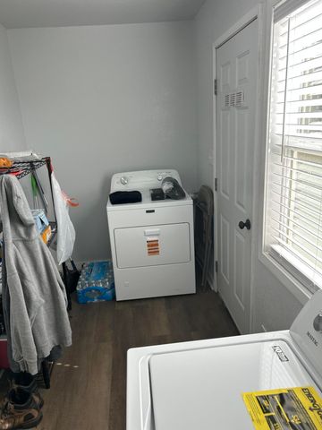 2703 E Goshen Avenue, Visalia, CA 93292