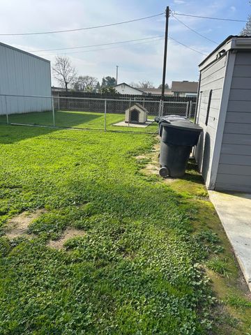 2703 E Goshen Avenue, Visalia, CA 93292