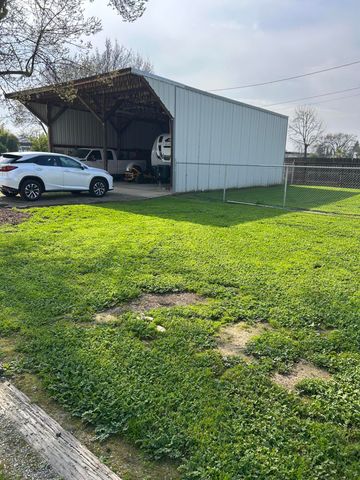 2703 E Goshen Avenue, Visalia, CA 93292
