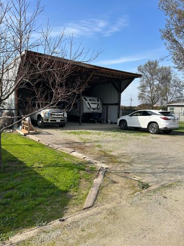 2703 E Goshen Avenue, Visalia, CA 93292