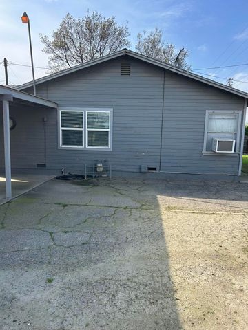 2703 E Goshen Avenue, Visalia, CA 93292