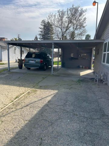 2703 E Goshen Avenue, Visalia, CA 93292