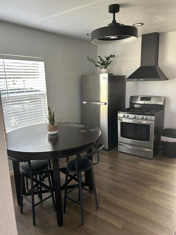 2703 E Goshen Avenue, Visalia, CA 93292