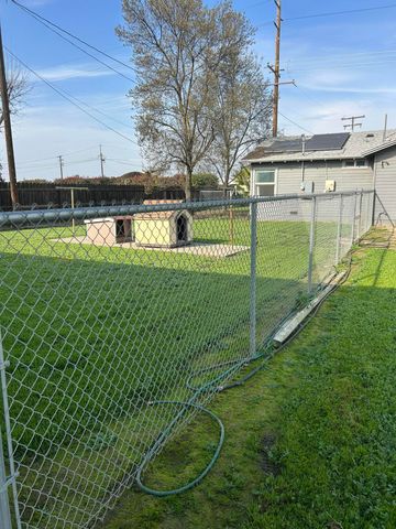 2703 E Goshen Avenue, Visalia, CA 93292