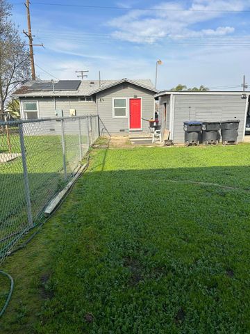 2703 E Goshen Avenue, Visalia, CA 93292