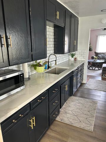 2703 E Goshen Avenue, Visalia, CA 93292