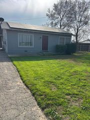 2703 E Goshen Avenue, Visalia, CA 93292