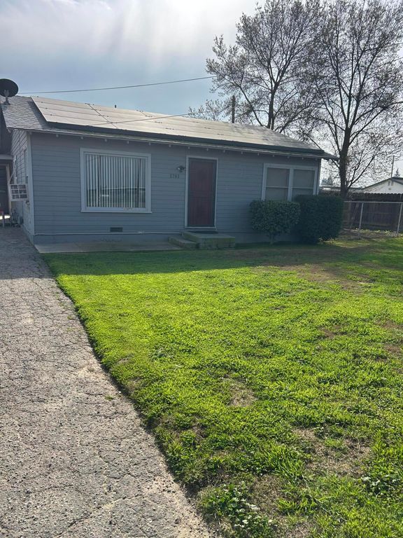2703 E Goshen Avenue, Visalia, CA 93292