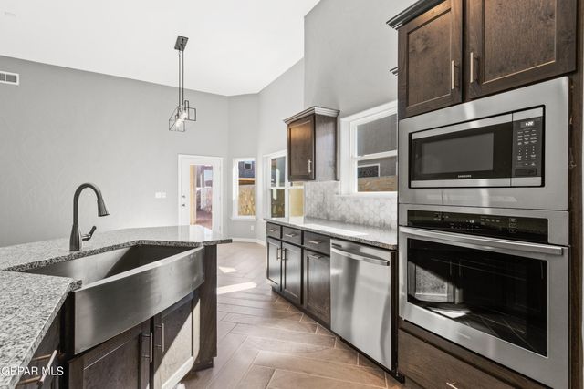 6024 Spring Ridge, Santa Teresa, NM 88008