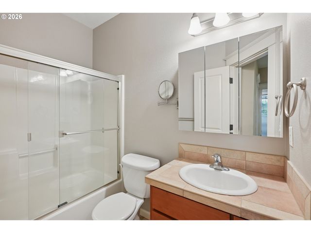 3870 SUMMERLINN Dr, West Linn, OR 97068