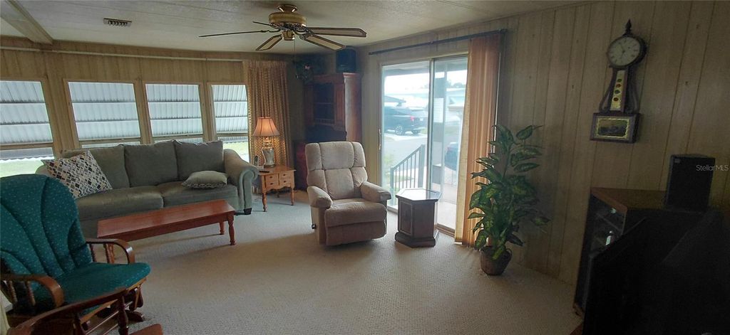 Image 2 of property listing at 2127 OAHU DRIVE, Holiday, FL 34691