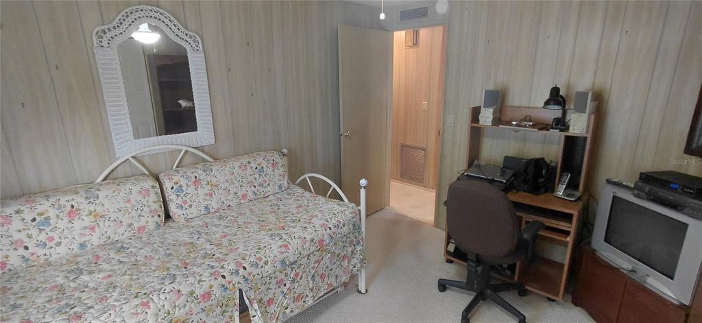 Image 15 of property listing at 2127 OAHU DRIVE, Holiday, FL 34691