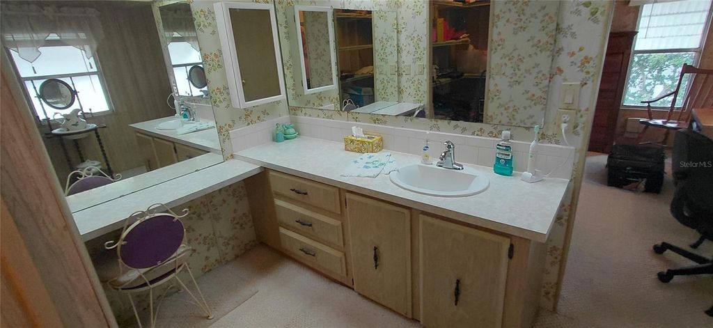 Image 24 of property listing at 2127 OAHU DRIVE, Holiday, FL 34691