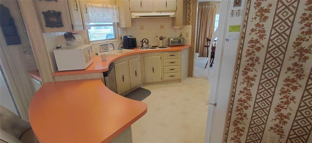 Image 8 of property listing at 2127 OAHU DRIVE, Holiday, FL 34691