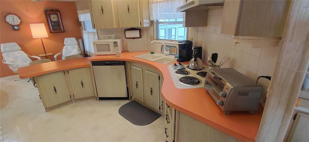 Image 9 of property listing at 2127 OAHU DRIVE, Holiday, FL 34691