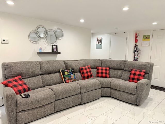 660 Williams Avenue, Brooklyn, NY 11207