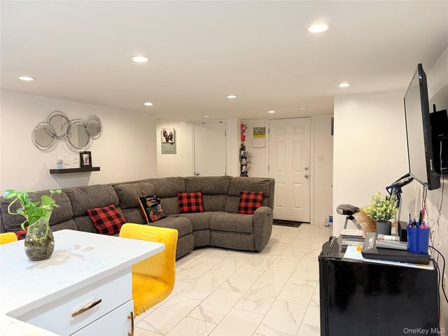 660 Williams Avenue, Brooklyn, NY 11207