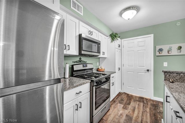 23002 Chandlers Lane, Olmsted Falls, OH 44138