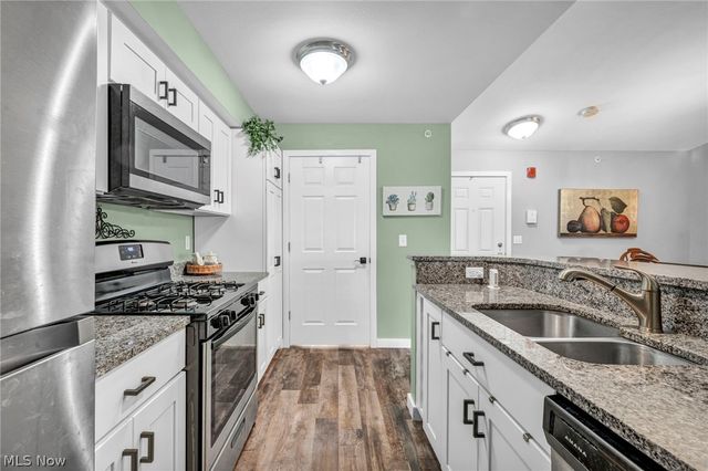 23002 Chandlers Lane, Olmsted Falls, OH 44138