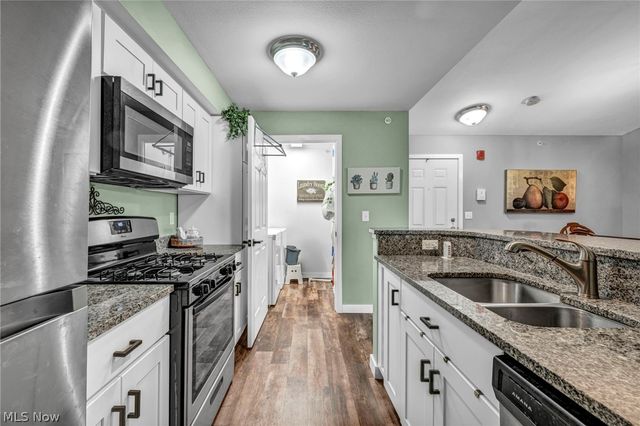 23002 Chandlers Lane, Olmsted Falls, OH 44138