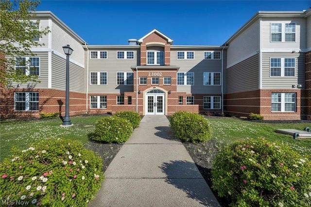 23002 Chandlers Lane, Olmsted Falls, OH 44138