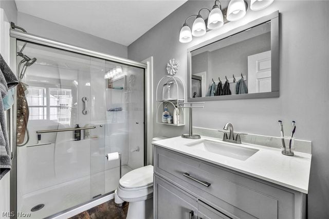 23002 Chandlers Lane, Olmsted Falls, OH 44138