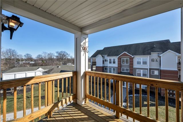 23002 Chandlers Lane, Olmsted Falls, OH 44138