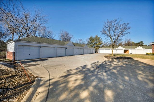 23002 Chandlers Lane, Olmsted Falls, OH 44138