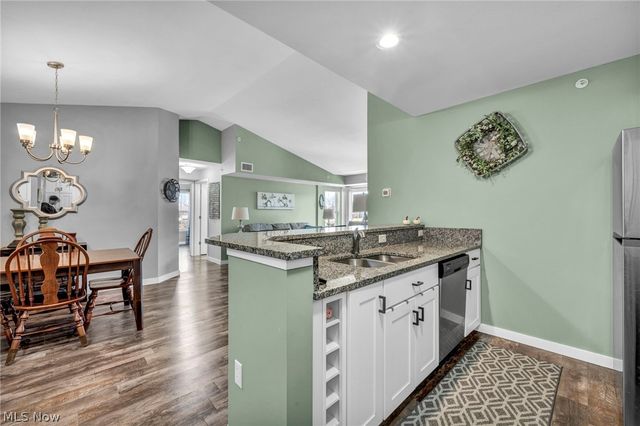 23002 Chandlers Lane, Olmsted Falls, OH 44138