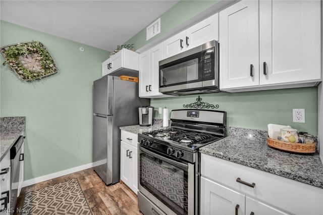 23002 Chandlers Lane, Olmsted Falls, OH 44138