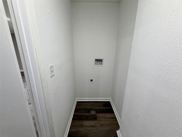 306 Oak Drive, Lake Jackson, TX 77566