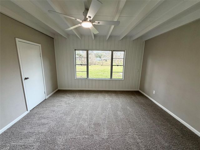 306 Oak Drive, Lake Jackson, TX 77566