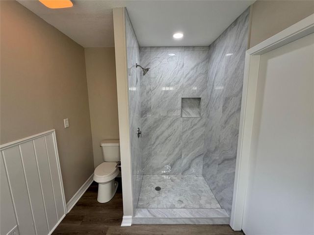 306 Oak Drive, Lake Jackson, TX 77566