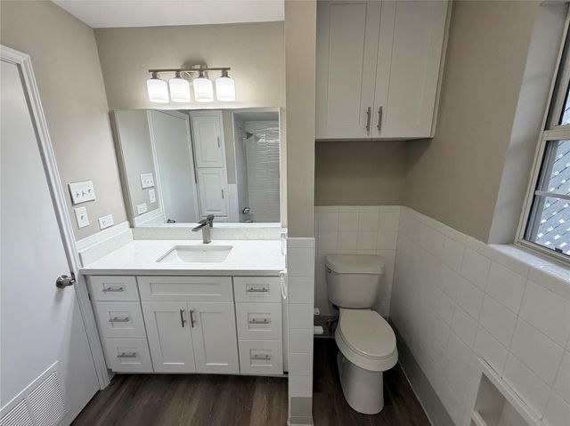 306 Oak Drive, Lake Jackson, TX 77566