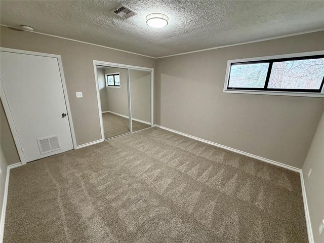 306 Oak Drive, Lake Jackson, TX 77566